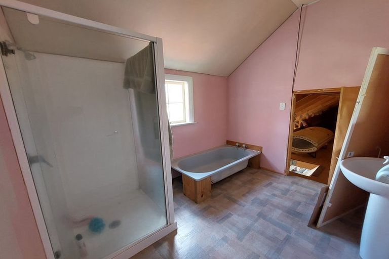 Photo of property in 54 Whakapirau Road, Maungaturoto, 0583