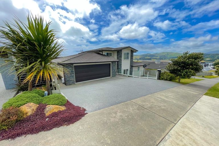 Photo of property in 129 Endeavour Drive, Whitby, Porirua, 5024
