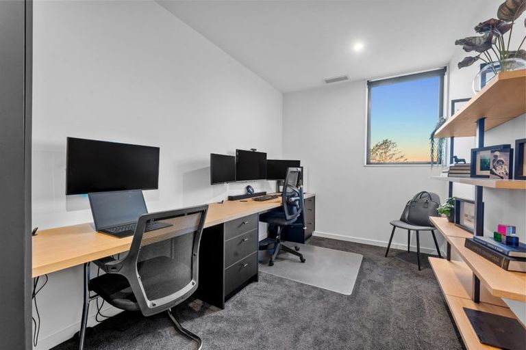 Photo of property in 17a Roland Road, Greenhithe, Auckland, 0632