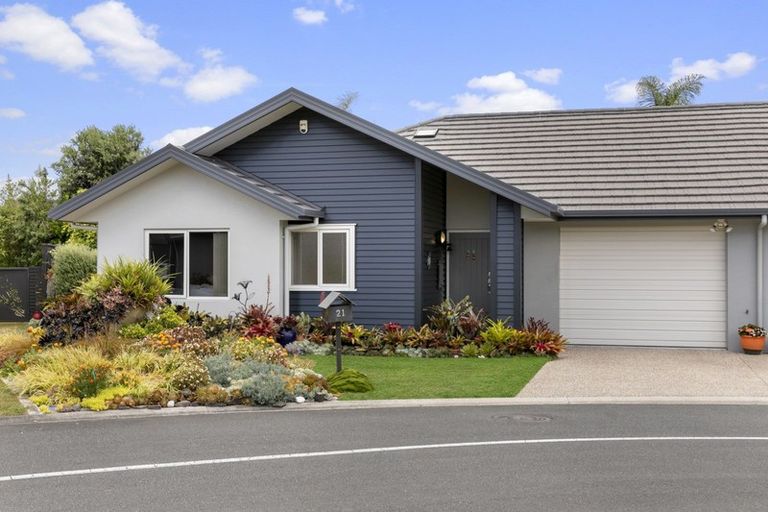 Photo of property in 21 Bridgewater Way, Pyes Pa, Tauranga, 3112