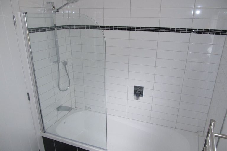 Photo of property in 16a Lincoln Avenue, Tawa, Wellington, 5028