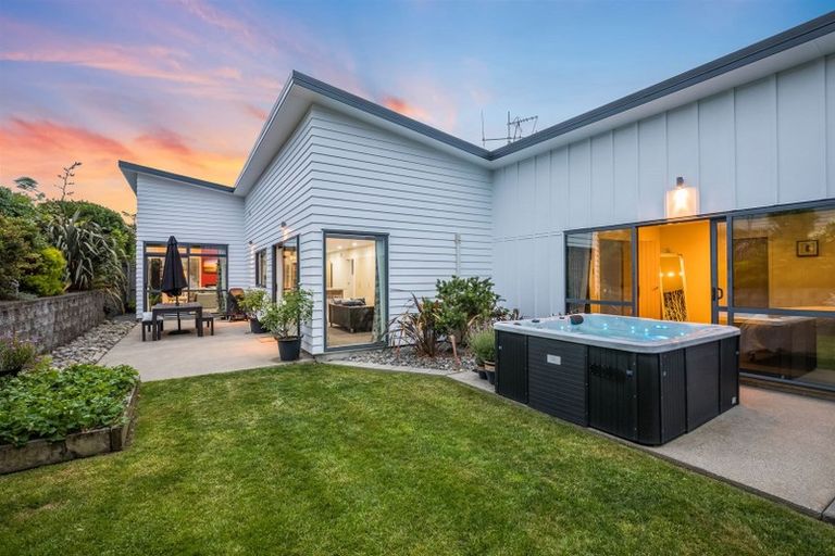 Photo of property in 119 Te Puia Drive, Aotea, Porirua, 5024