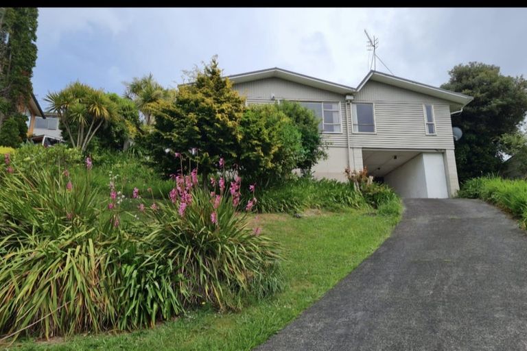 Photo of property in 15 Noeleen Street, Glenfield, Auckland, 0629