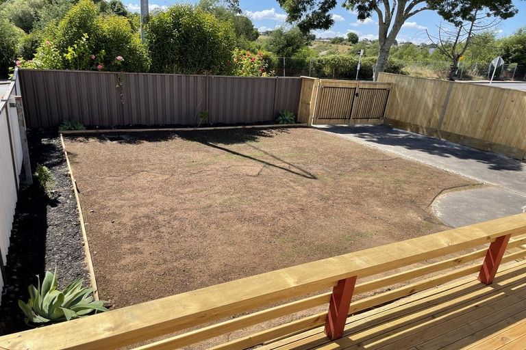 Photo of property in 104 Edmonton Road, Henderson, Auckland, 0612