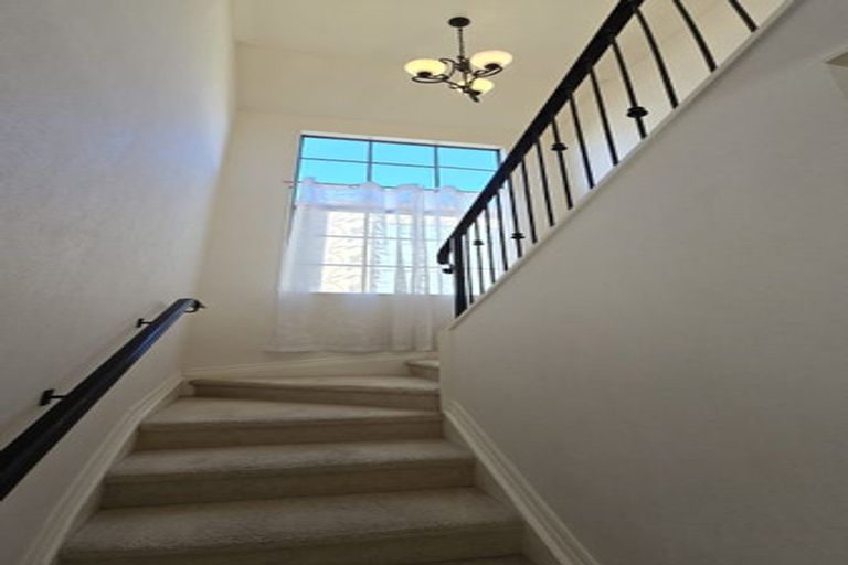 Photo of property in 8 Lissleton Drive, East Tamaki, Auckland, 2013