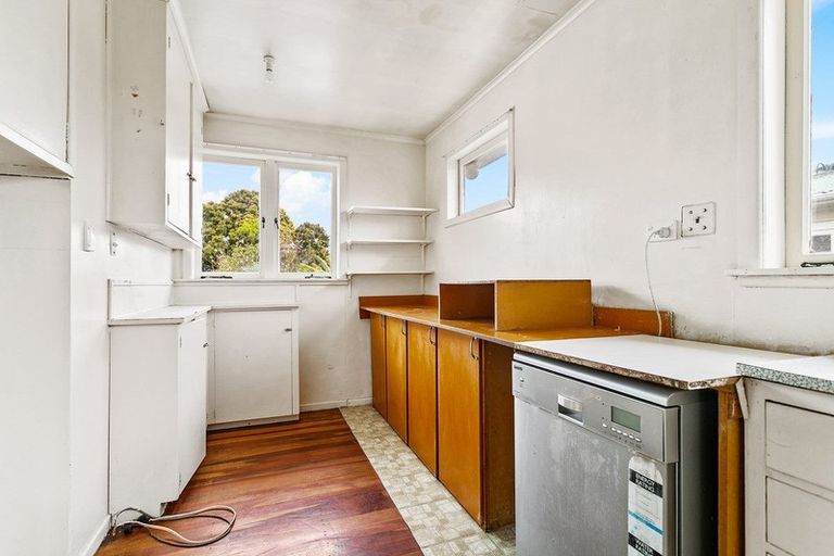 Photo of property in 118 Forrest Hill Road, Forrest Hill, Auckland, 0620