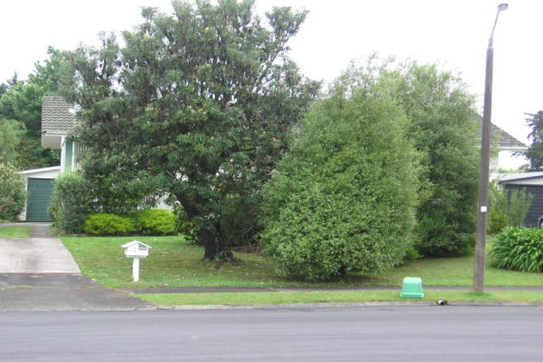 Photo of property in 12 Lynley Place, Pakuranga Heights, Auckland, 2010