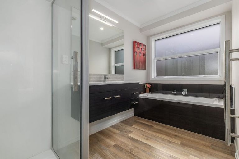 Photo of property in 27 Waipunahau Road, Waikanae, 5036