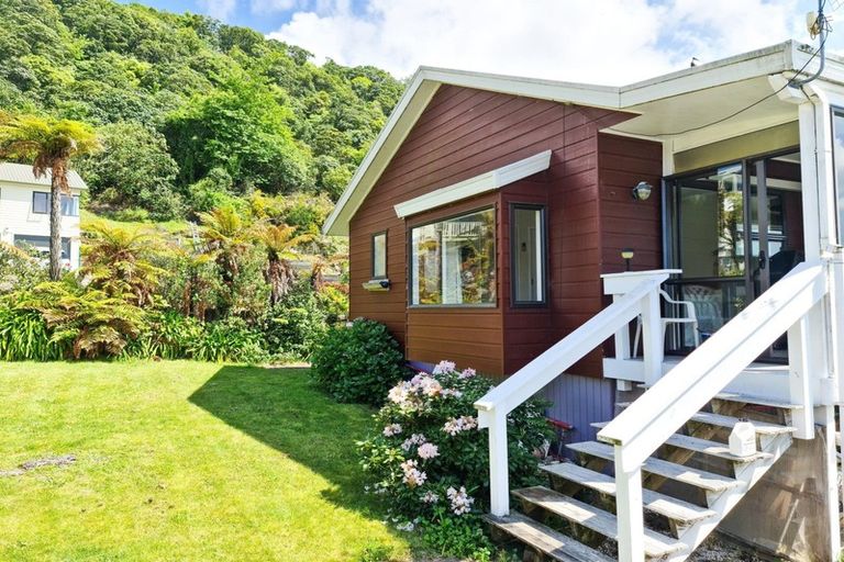 Photo of property in 27 Shera Street, Acacia Bay, Taupo, 3330