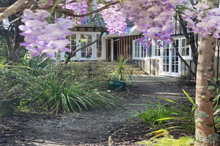 Photo of property in 92 Frost Road, Leigh, Warkworth, 0985