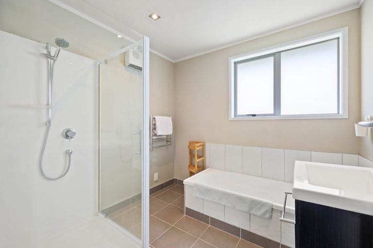 Photo of property in 18 Majesty Place, Half Moon Bay, Auckland, 2012