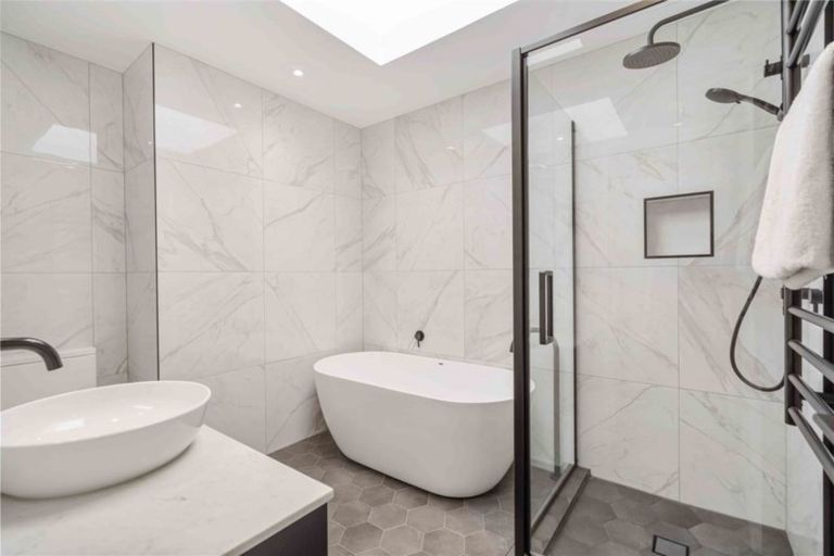 Photo of property in 595/93 Beach Road, Castor Bay, Auckland, 0620