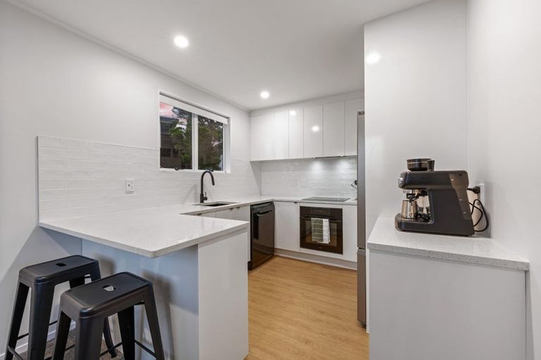 Photo of property in 24 Halloran Place, Massey, Auckland, 0614