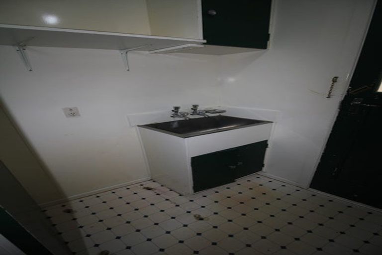 Photo of property in 3 Blandford Way, Newlands, Wellington, 6037