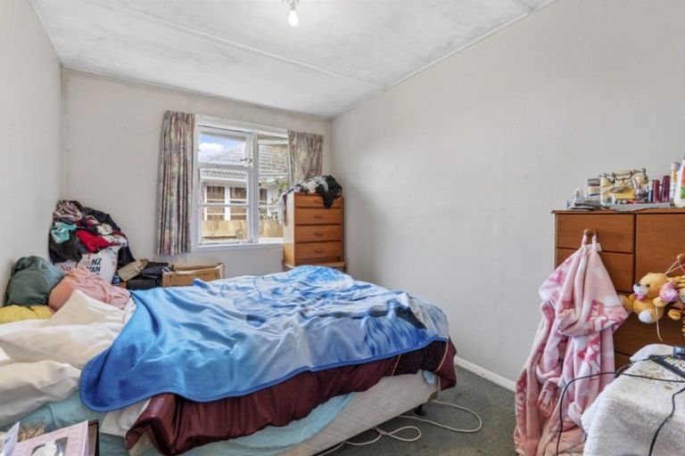 Photo of property in 214 Cambridge Terrace, Naenae, Lower Hutt, 5011