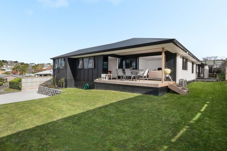 Photo of property in 27 Fairfax Crescent, Pyes Pa, Tauranga, 3112