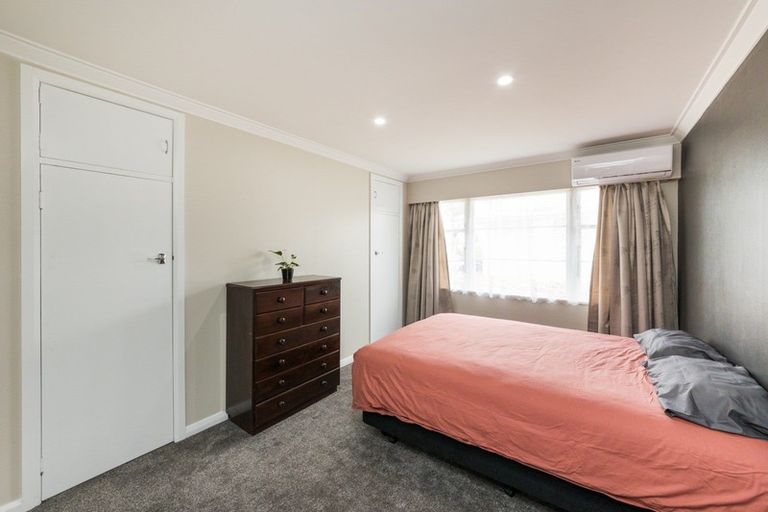 Photo of property in 17 Botanical Road, Takaro, Palmerston North, 4412