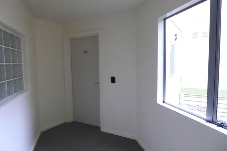 Photo of property in Basin Reserve Complex, 58/4 Sussex Street, Mount Cook, Wellington, 6021