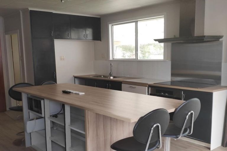 Photo of property in 2 Prestige Place, Maoribank, Upper Hutt, 5018