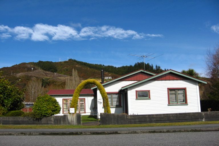 Photo of property in 107 Broadway, Reefton, 7830