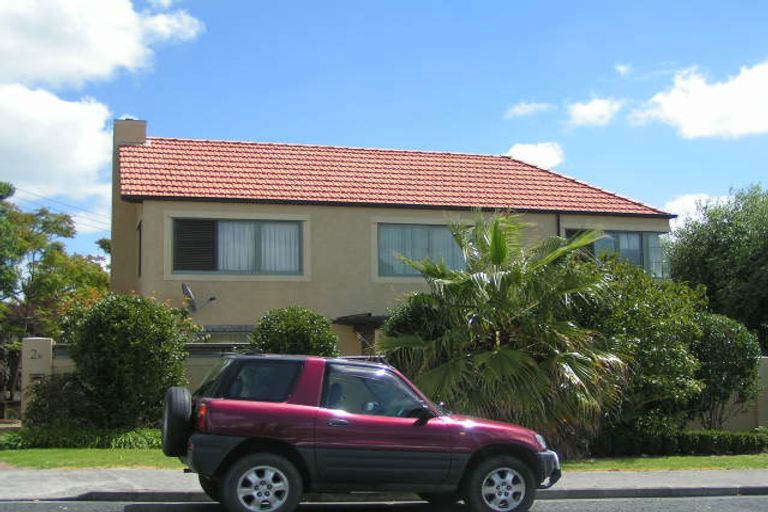 Photo of property in 1/2 Clifton Road, Hauraki, Auckland, 0622