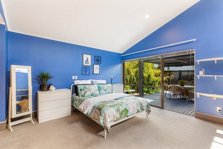 Photo of property in 2/8 Gregg Place, Sunnyvale, Auckland, 0612