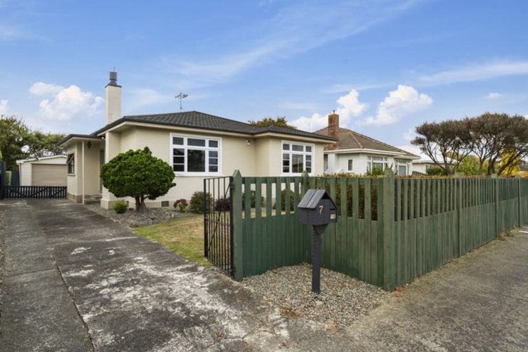 Photo of property in 7 Rangitira Avenue, Palmerston North, 4414