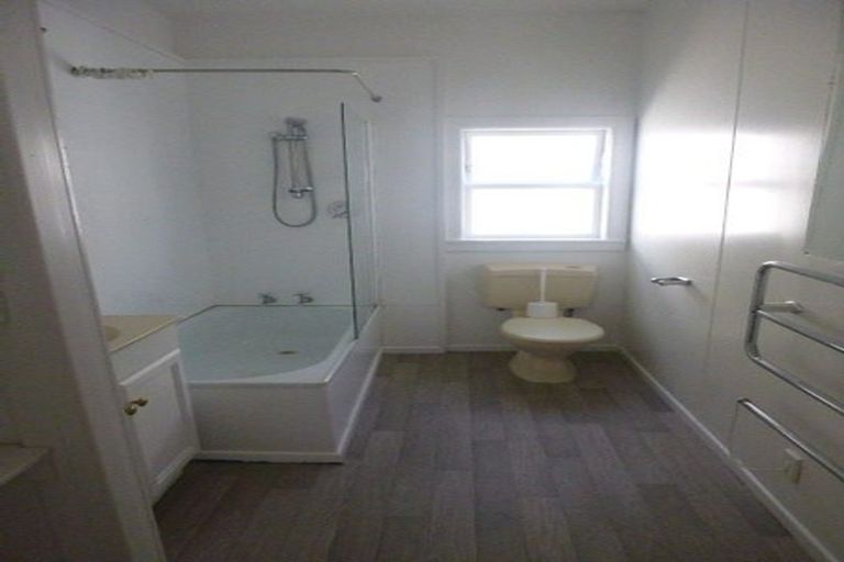 Photo of property in 79 Queens Drive, Lyall Bay, Wellington, 6022