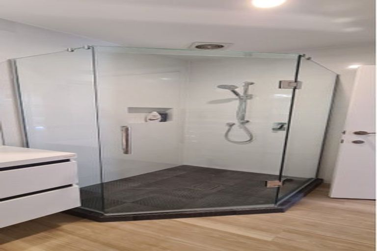 Photo of property in 16 Valdese Rise, Browns Bay, Auckland, 0630