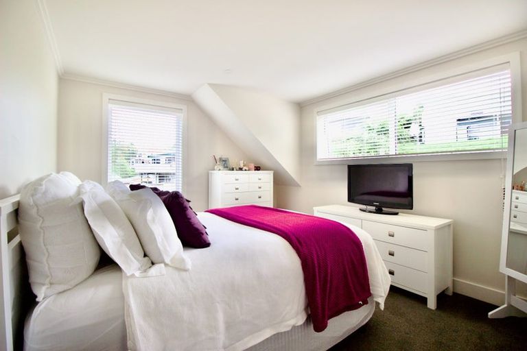 Photo of property in 17a Target Road, Totara Vale, Auckland, 0629