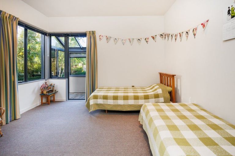 Photo of property in 45 Waicola Drive, Fitzherbert, Palmerston North, 4471