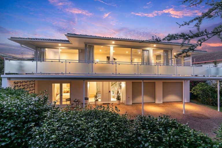 Photo of property in 4 Kerrymaria Place, Hillcrest, Auckland, 0627