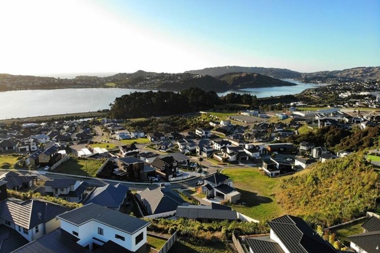 Photo of property in 1 Kaiaho Close, Aotea, Porirua, 5024