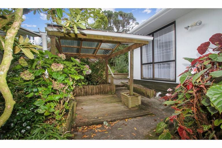 Photo of property in 2/86 Lynn Road, Bayview, Auckland, 0629