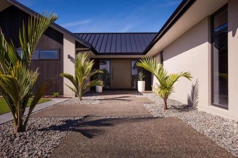 Photo of property in 15 Gleneagles Way, Waiwhakaiho, New Plymouth, 4312