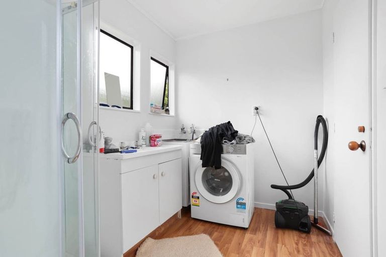 Photo of property in 9 Peterhouse Place, West Harbour, Auckland, 0618