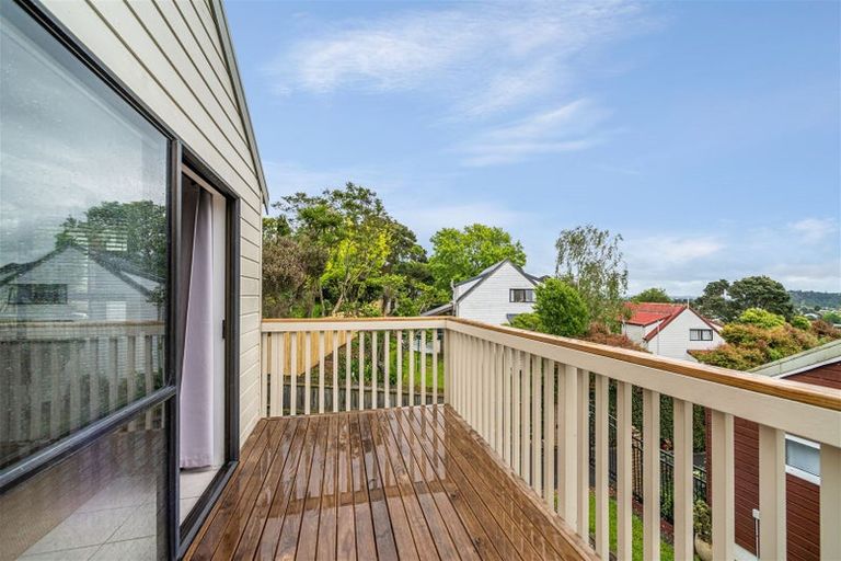 Photo of property in 1/5 Tree View Avenue, Glenfield, Auckland, 0629