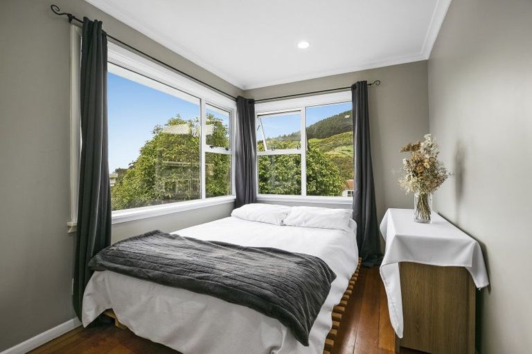 Photo of property in 28 Raroa Terrace, Tawa, Wellington, 5028