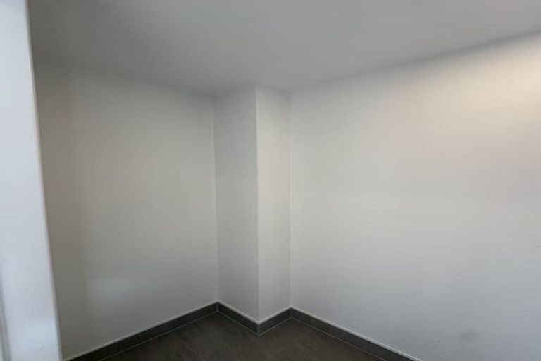 Photo of property in 6d Glennandrew Drive, Half Moon Bay, Auckland, 2012