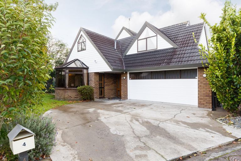 Photo of property in 4 Dresdan Court, Hokowhitu, Palmerston North, 4410