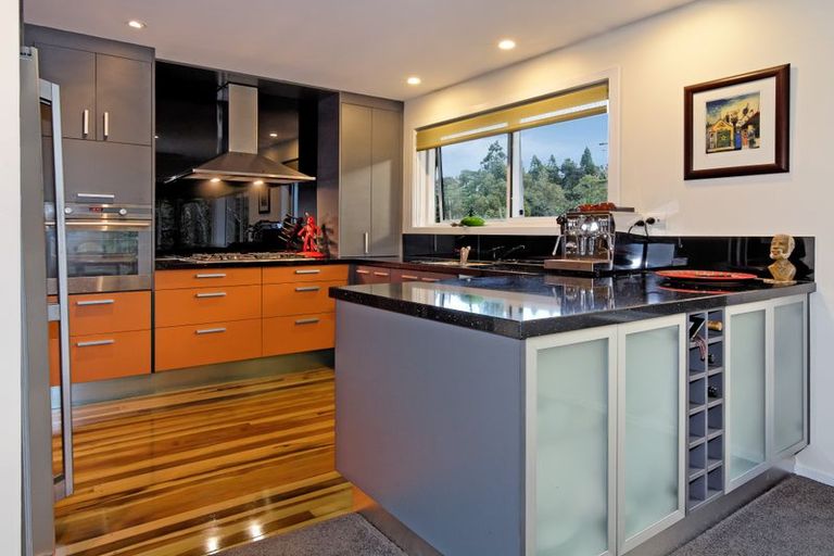 Photo of property in 9 Lancewood Avenue, Titirangi, Auckland, 0604