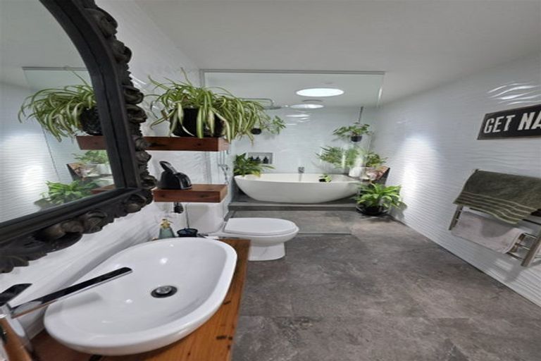 Photo of property in 36 Manaia Road, Tairua, 3508