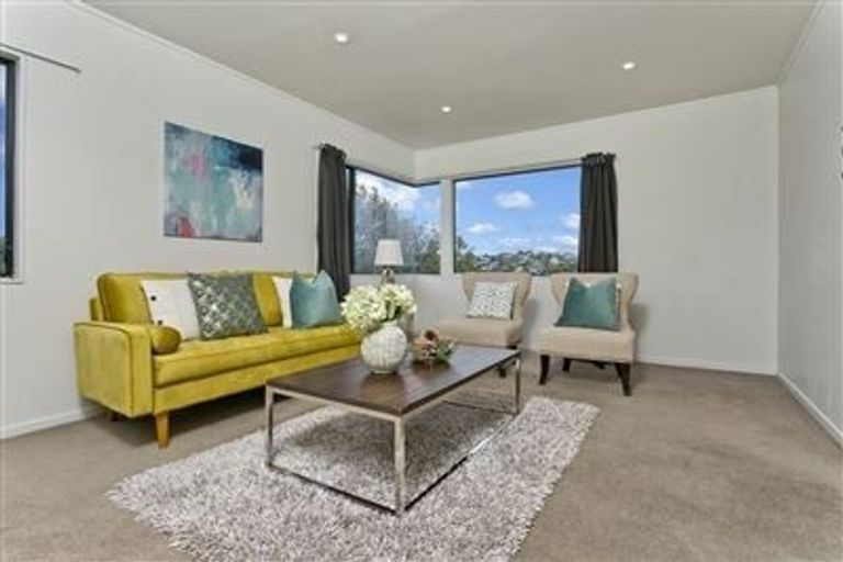Photo of property in 10 Camilla Grove, Totara Vale, Auckland, 0629