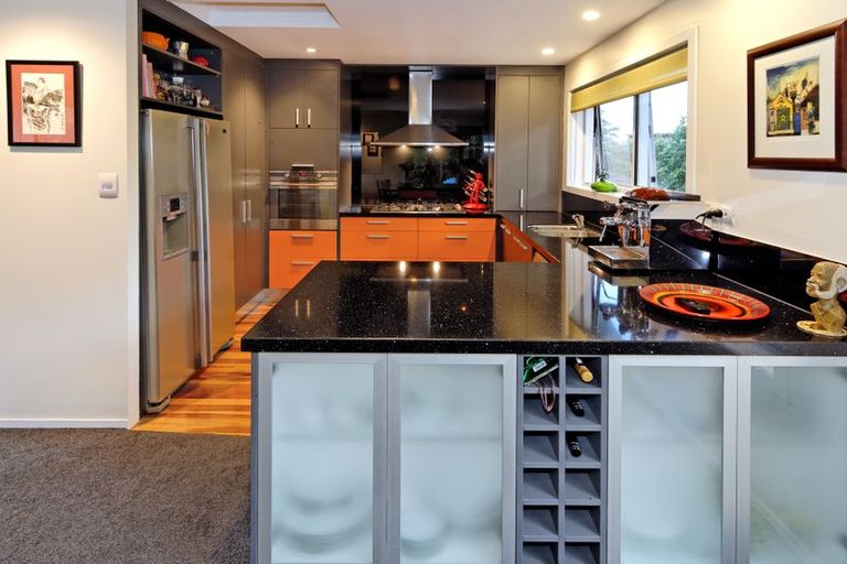 Photo of property in 9 Lancewood Avenue, Titirangi, Auckland, 0604