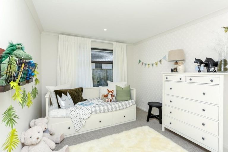 Photo of property in 1 Tupare Place, Highlands Park, New Plymouth, 4312