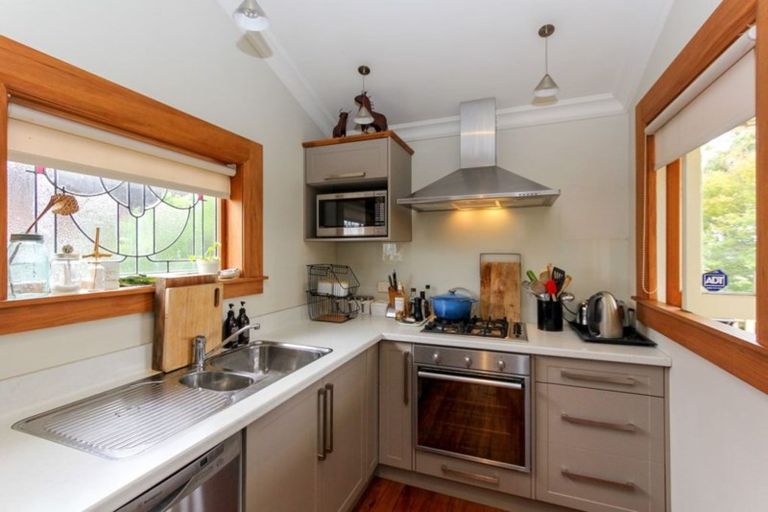 Photo of property in 5 Holsworthy Road, Lower Vogeltown, New Plymouth, 4310