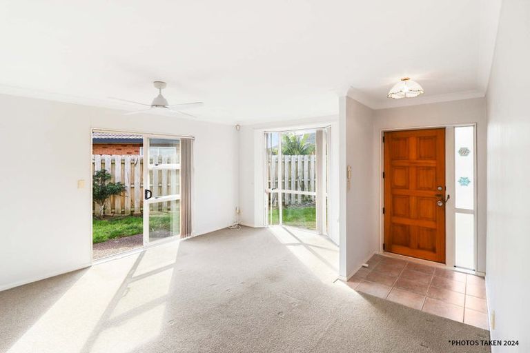 Photo of property in 21 Martin Jugum Lane, Ranui, Auckland, 0612