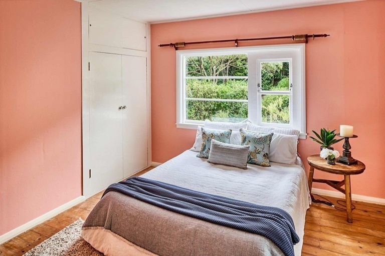 Photo of property in 88 Airlie Road, Plimmerton, Porirua, 5026