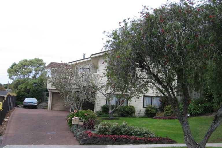 Photo of property in 11 Lastel Place, Shelly Park, Auckland, 2014