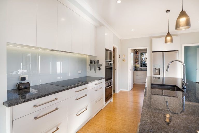 Photo of property in 51 Oxford Street, Tawa, Wellington, 5028